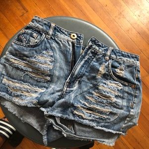 Distressed/Ripped highwaist mini denim short!!